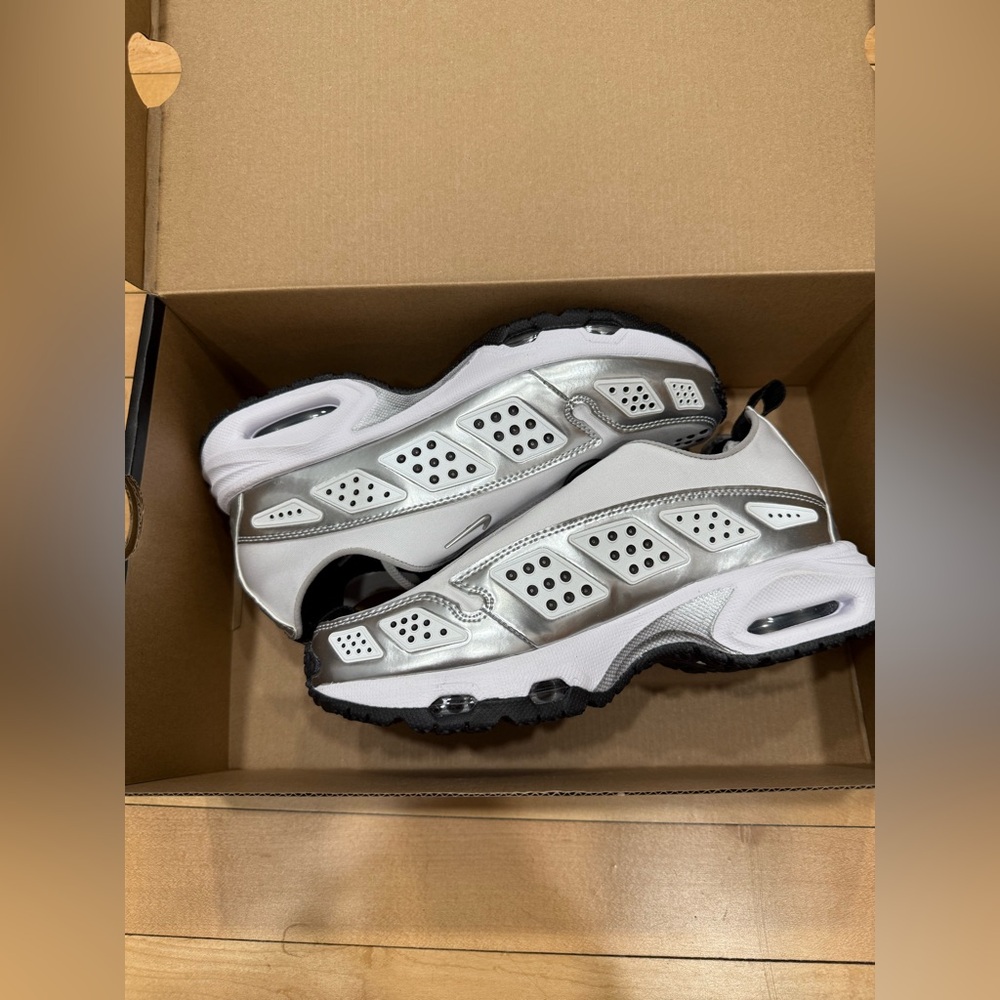 Nike Air Max Sunder Size 6W